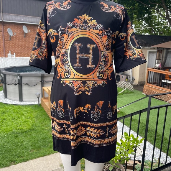 Short dress - Picture 2 of 3